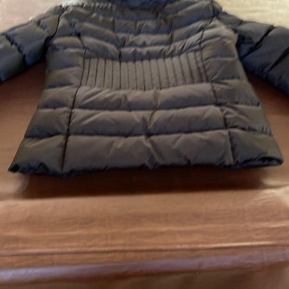 Super Cute barely worn once Moncler Woman’s Jacket. Size 5 - Picture 16 of 16